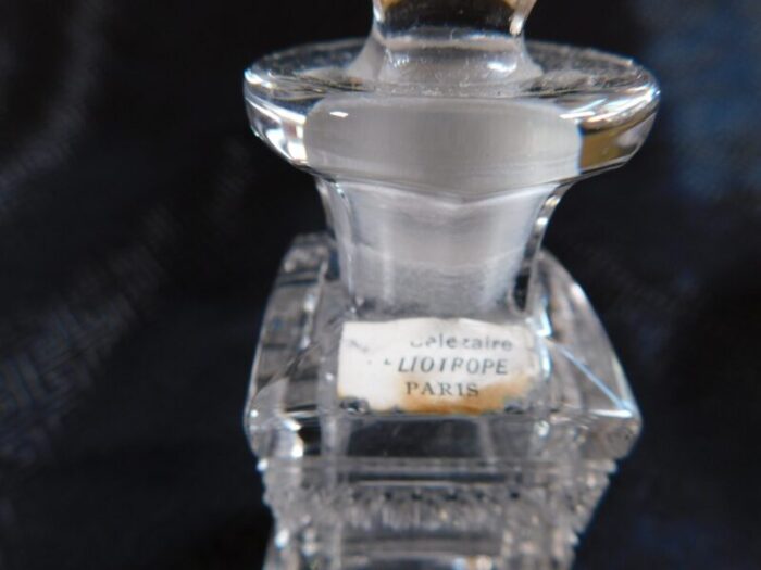 1930s clear glass perfume bottle with matching stopper 8092