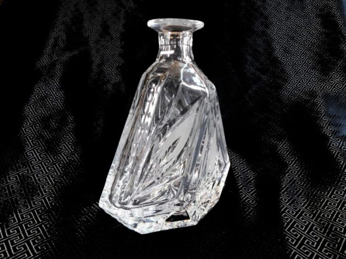 1930s cut crystal decanter with matching stopper 0605