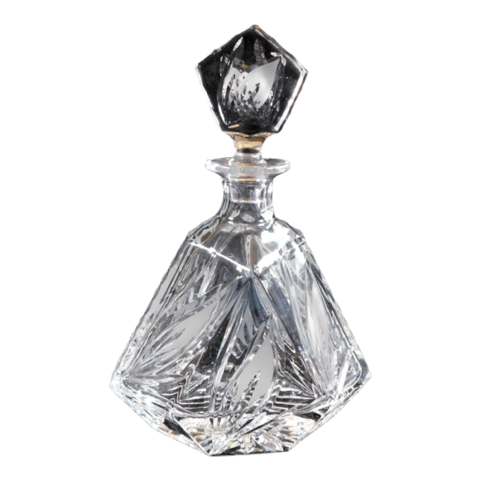 1930s cut crystal decanter with matching stopper 3989