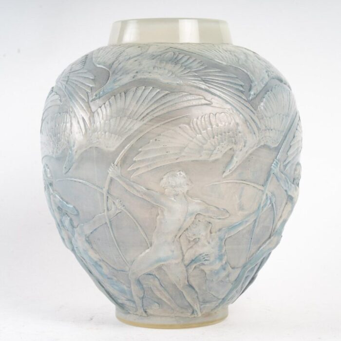 archers opalescent vase by rene lalique 1921 2