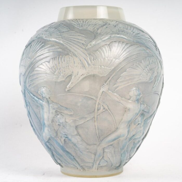 archers opalescent vase by rene lalique 1921 3