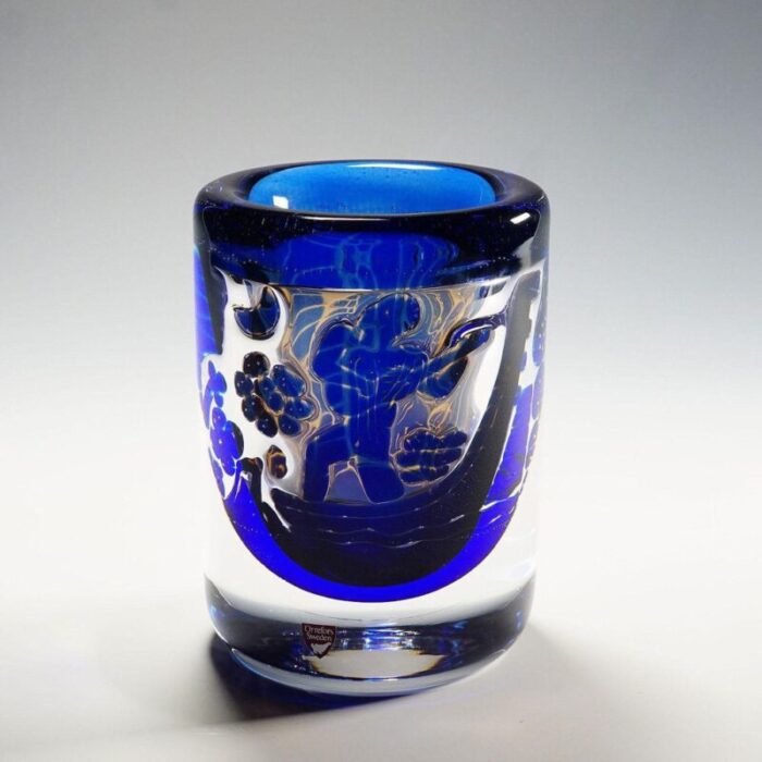 ariel gondoliere vase attributed to edvin oehrstroem for orrefors sweden 1980s 3