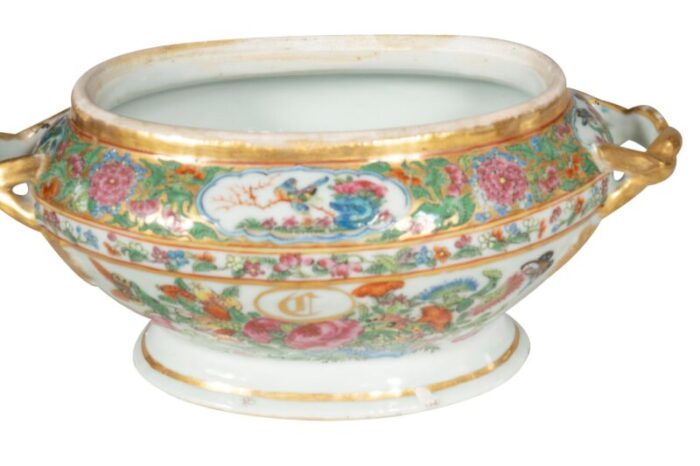 chinese export famille rose porcelain sauce tureen and underplate 2 pieces 5575