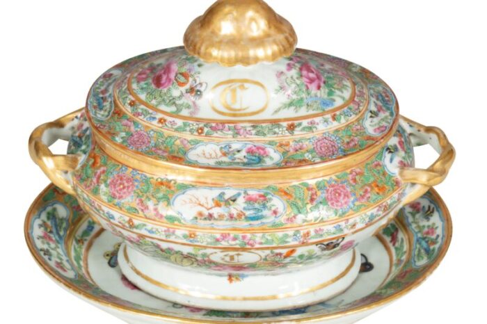 chinese export famille rose porcelain sauce tureen and underplate 2 pieces 8564