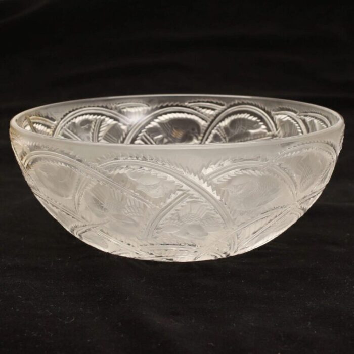 crystal bowl pinsons from lalique 1