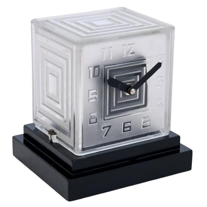 cubist table clock 1931 2195