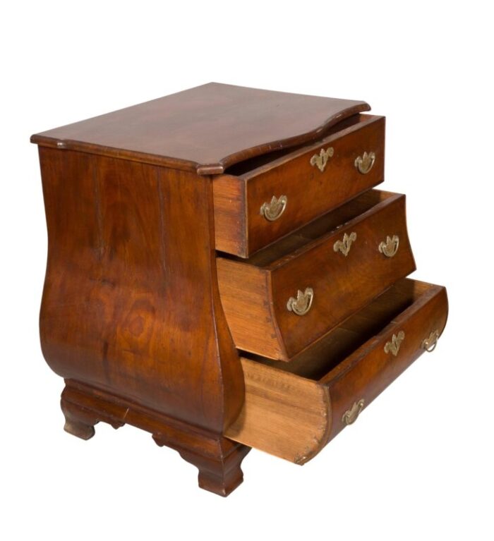 dutch mahogany bombe petit chest of drawers 9804