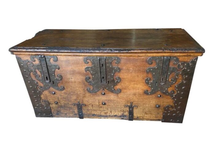 early 17th century italian coffre fort 7098