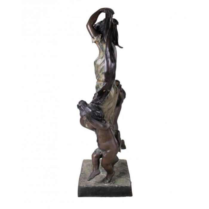 escultura de mujer con ninos musicos en bronce 1 master