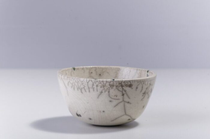 green white ceramic raku moss bowl from laab milano 4