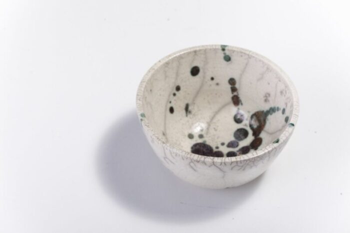 green white ceramic raku moss bowl from laab milano 5