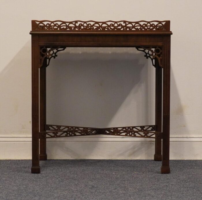 heritage furniture heirloom collection bookmatched flame mahogany traditional style 29x18 accent end tea table 0671