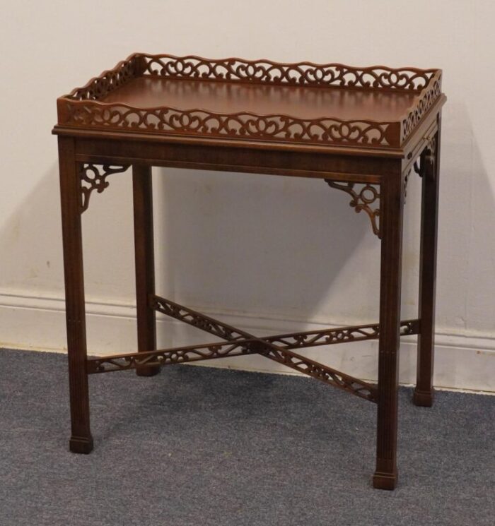 heritage furniture heirloom collection bookmatched flame mahogany traditional style 29x18 accent end tea table 9524