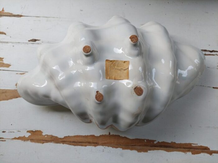 large mid 20th century ceramic clam shell dish 7357