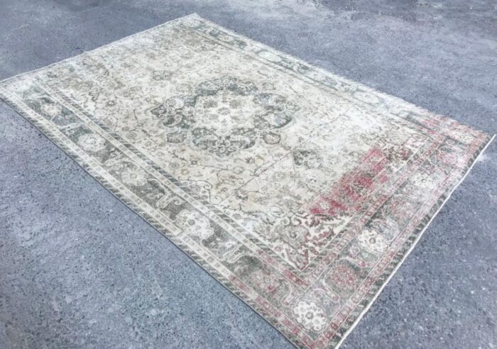 large vintage neutral pale rug 1980s 1509