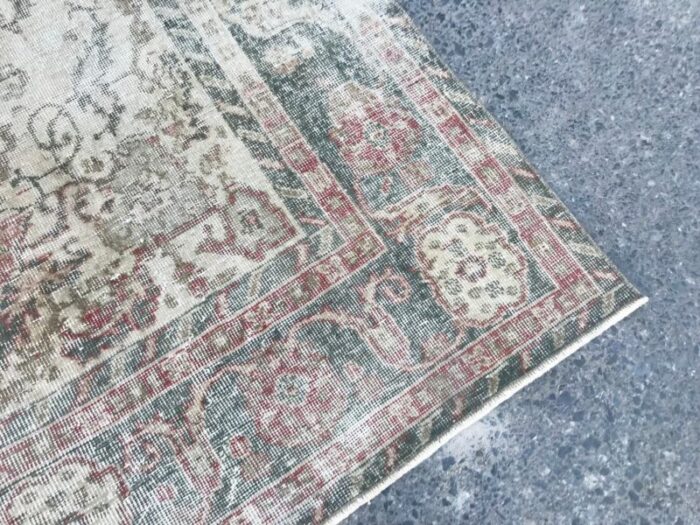 large vintage neutral pale rug 1980s 8185