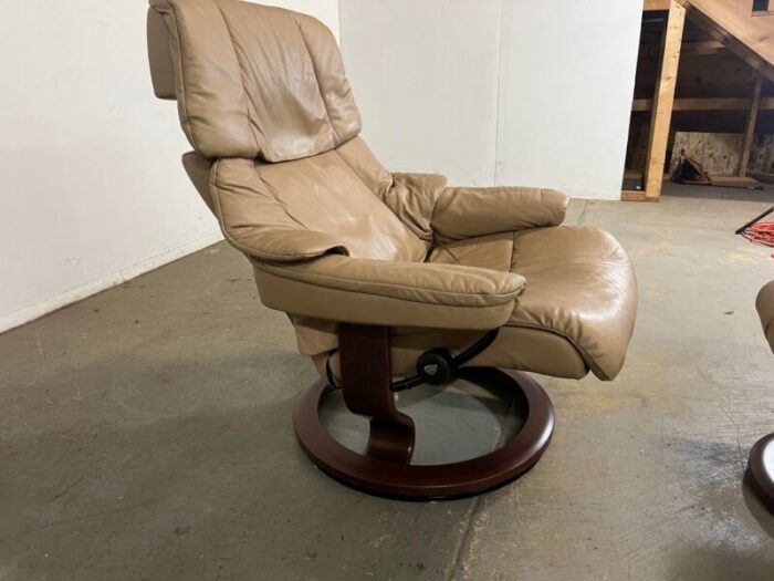 mid century modern ekornes stressless leather lounge chair and ottoman 0724