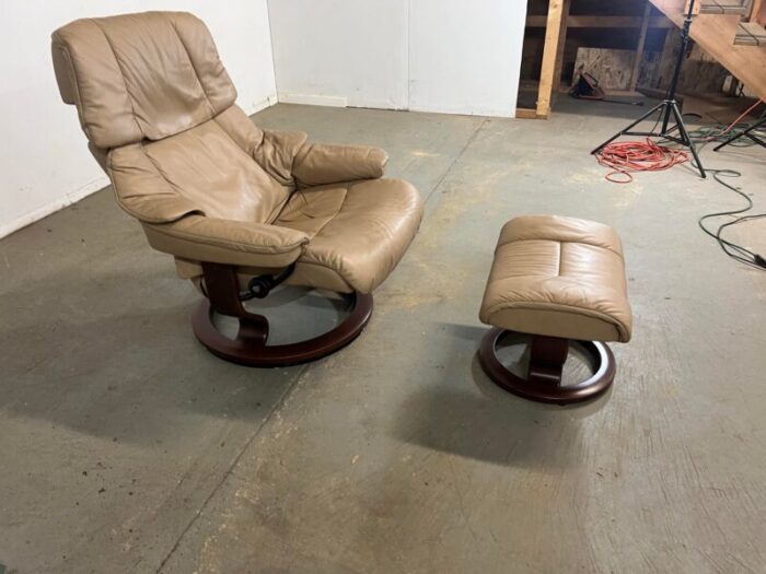 mid century modern ekornes stressless leather lounge chair and ottoman 5740