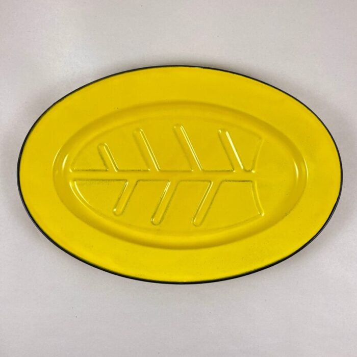 mid century yellow enameled steel steak plates set of 4 0213