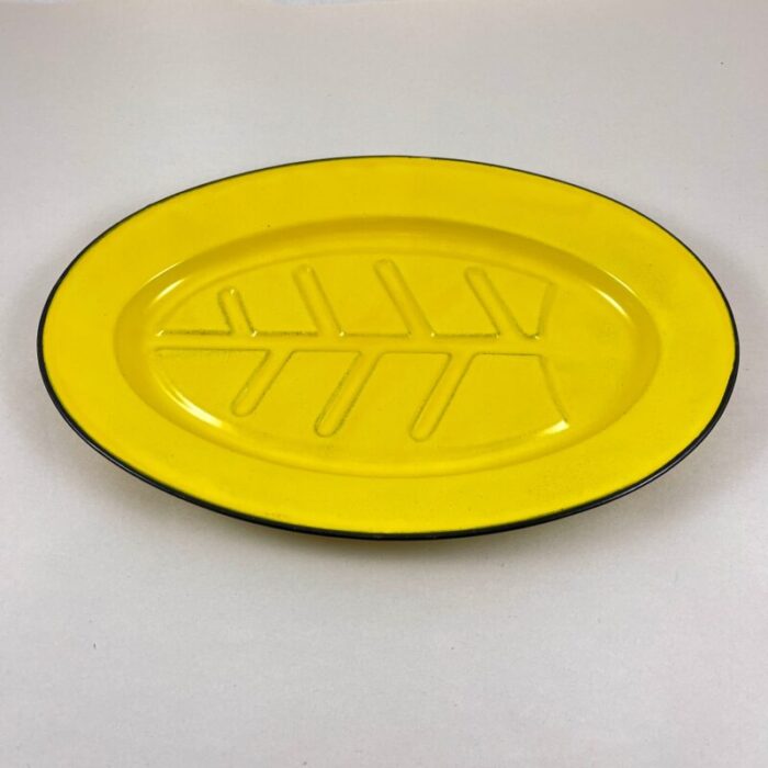 mid century yellow enameled steel steak plates set of 4 0862