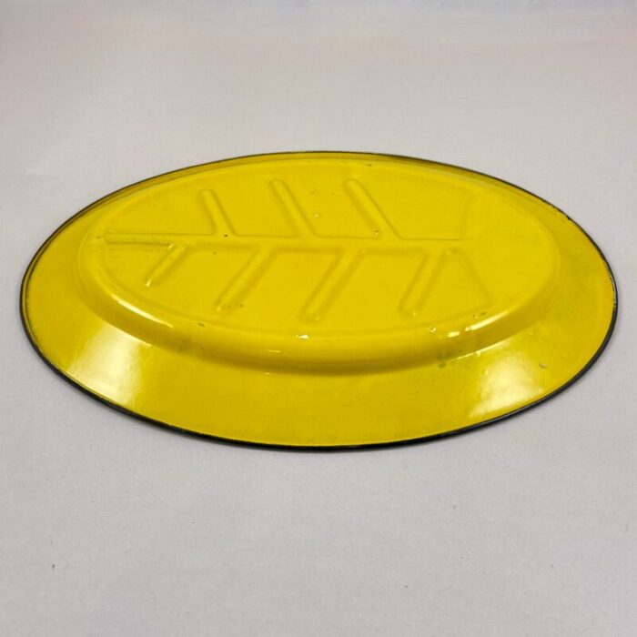 mid century yellow enameled steel steak plates set of 4 6082