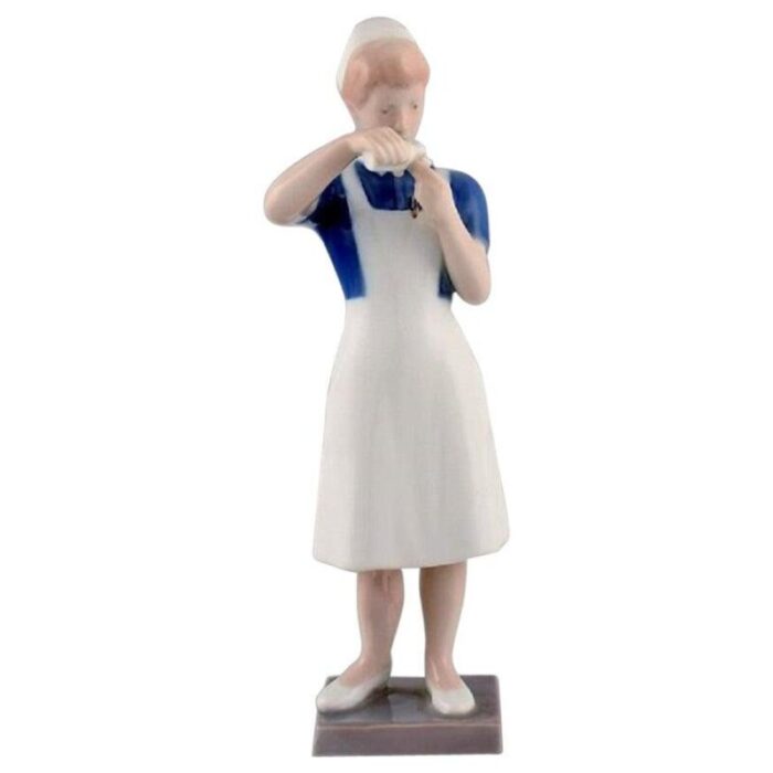 porcelain nurse figurine model number 2379 from bing grondahl 1