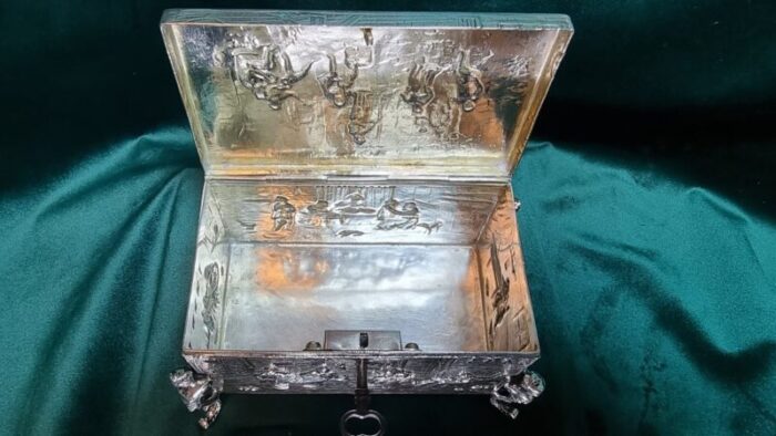 silver box with lockable lid 19th century gilt interior from georg roth co hanau 1700s 11