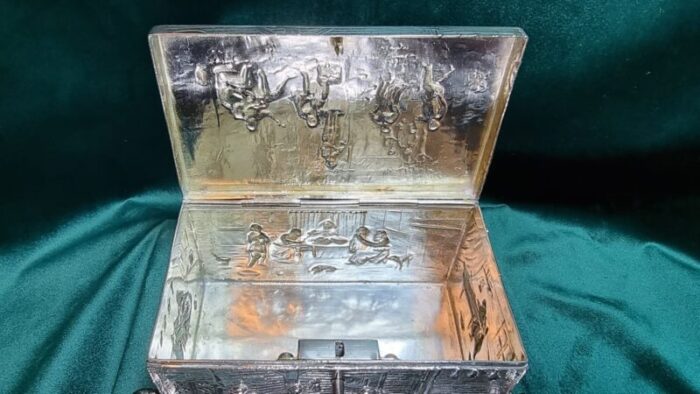 silver box with lockable lid 19th century gilt interior from georg roth co hanau 1700s 12