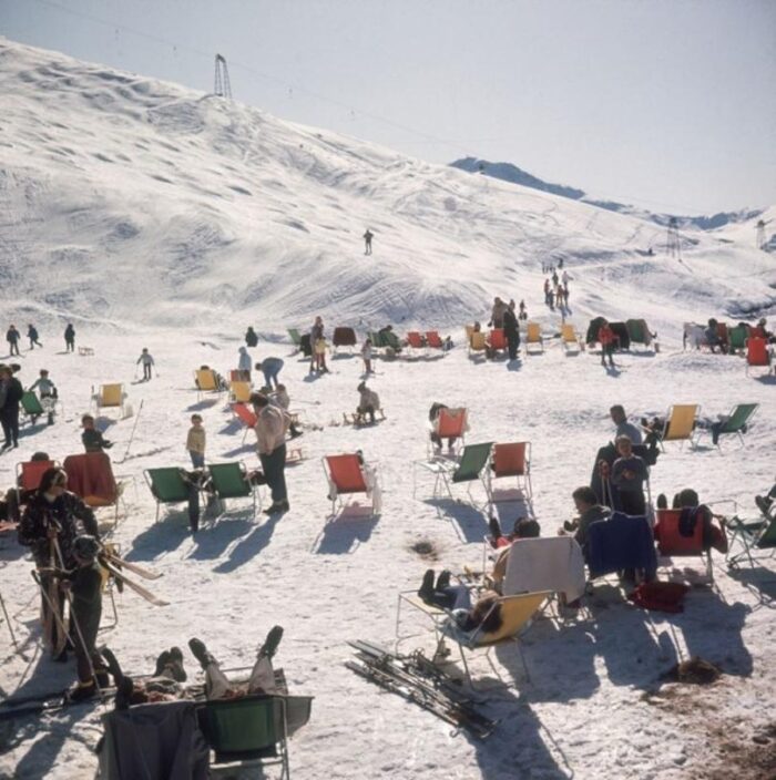 slim aarons skiers at verbier estate stamped photographic print 1964 2020s 0120 scaled