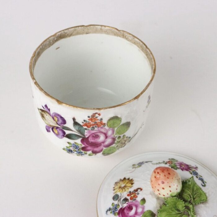 sugar bowl in porcelain 3