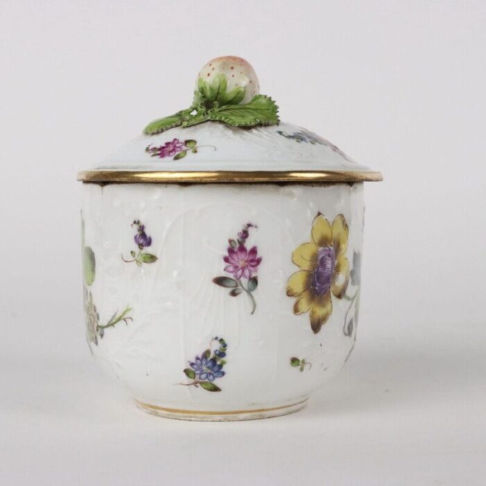 sugar bowl in porcelain 6