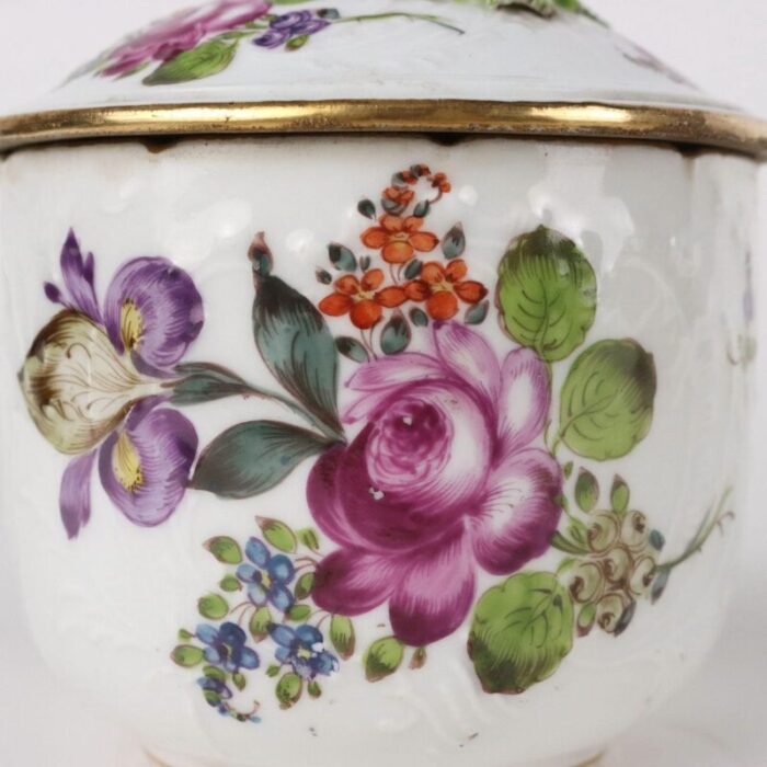 sugar bowl in porcelain 7