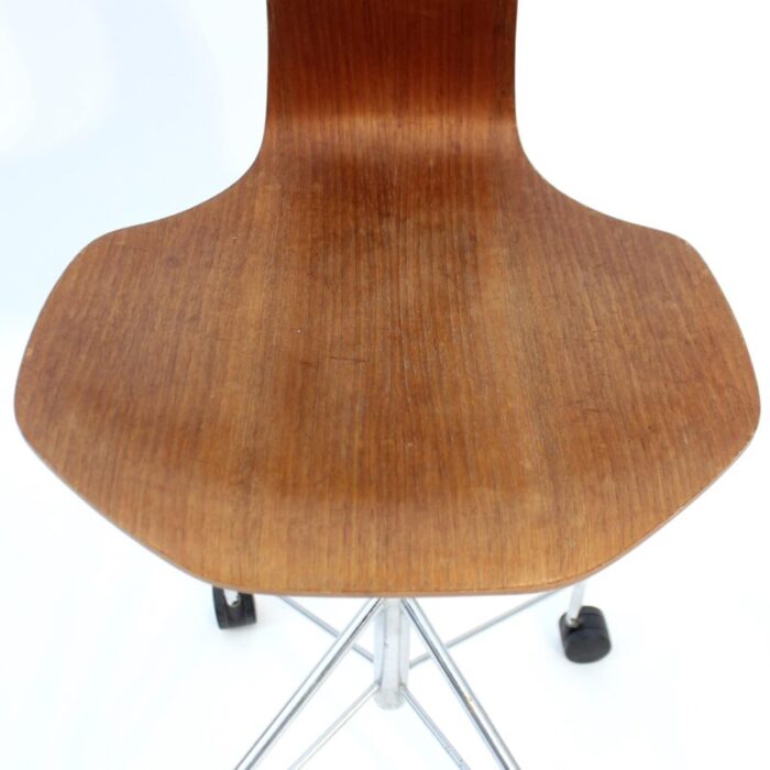 teak swivel desk t chair model 3113 by arne jacobsen for fritz hansen 1963 0600