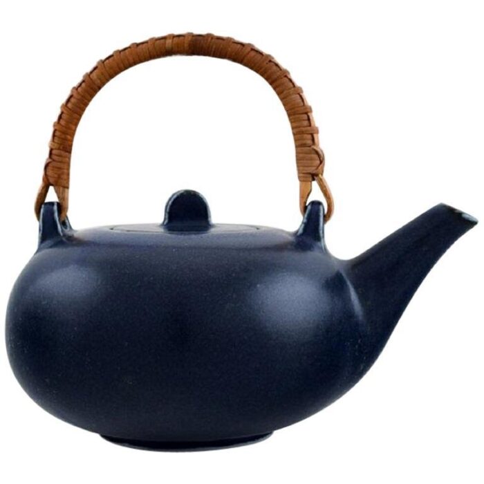 teapot in glazed ceramic with handle in wicker by eva staehr nielsen for saxbo 1