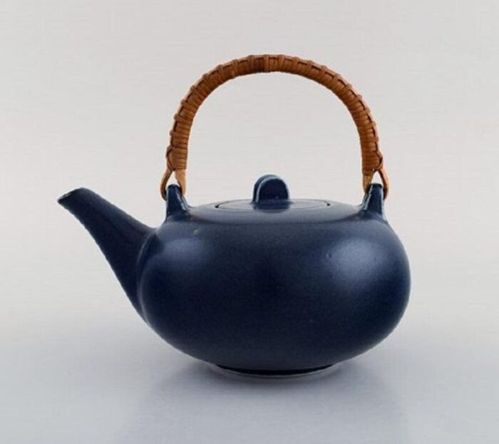 teapot in glazed ceramic with handle in wicker by eva staehr nielsen for saxbo 2