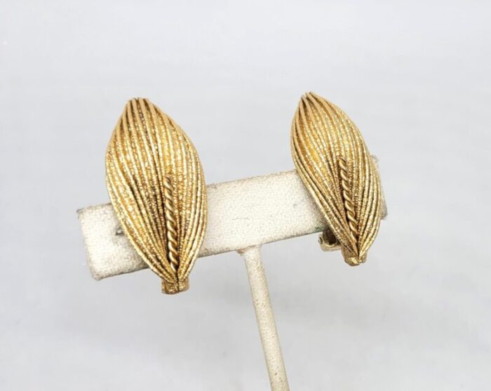 vintage 1950s signed napier goldtone calla lilly clip earrings 2 pieces 4906