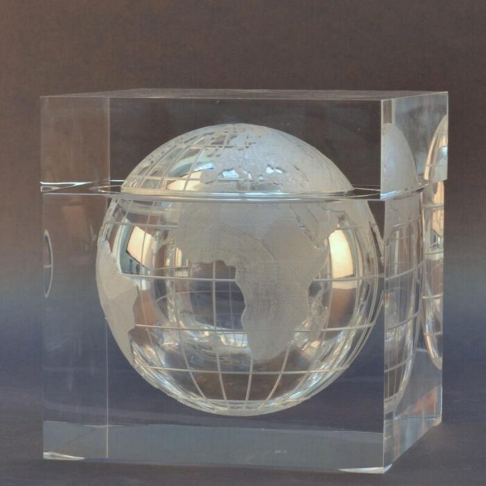 world globe acrylic cube ice bucket by alessandro albrizzi 1960s 3